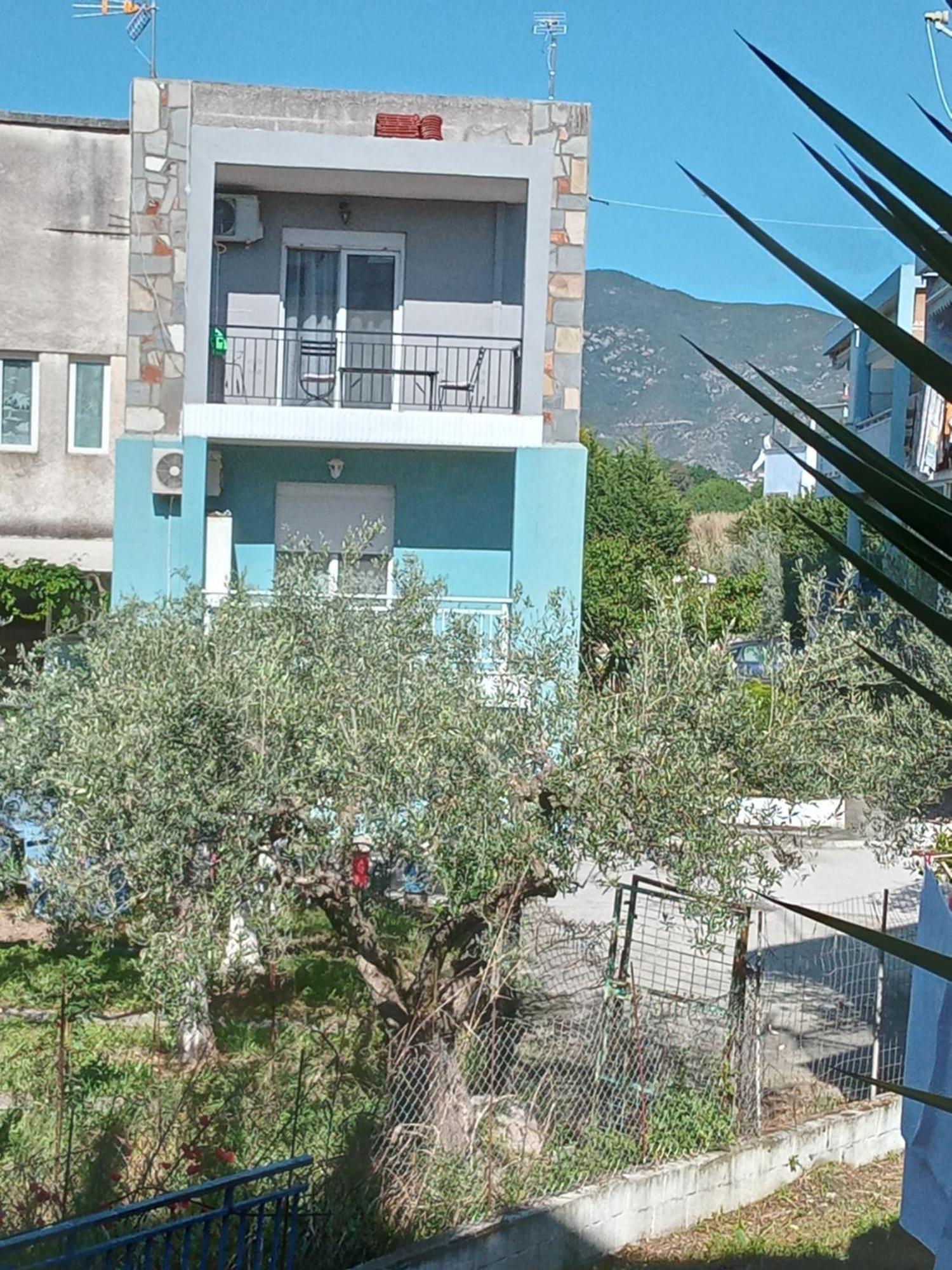 Leonidas Apartments Néa Péramos Bagian luar foto