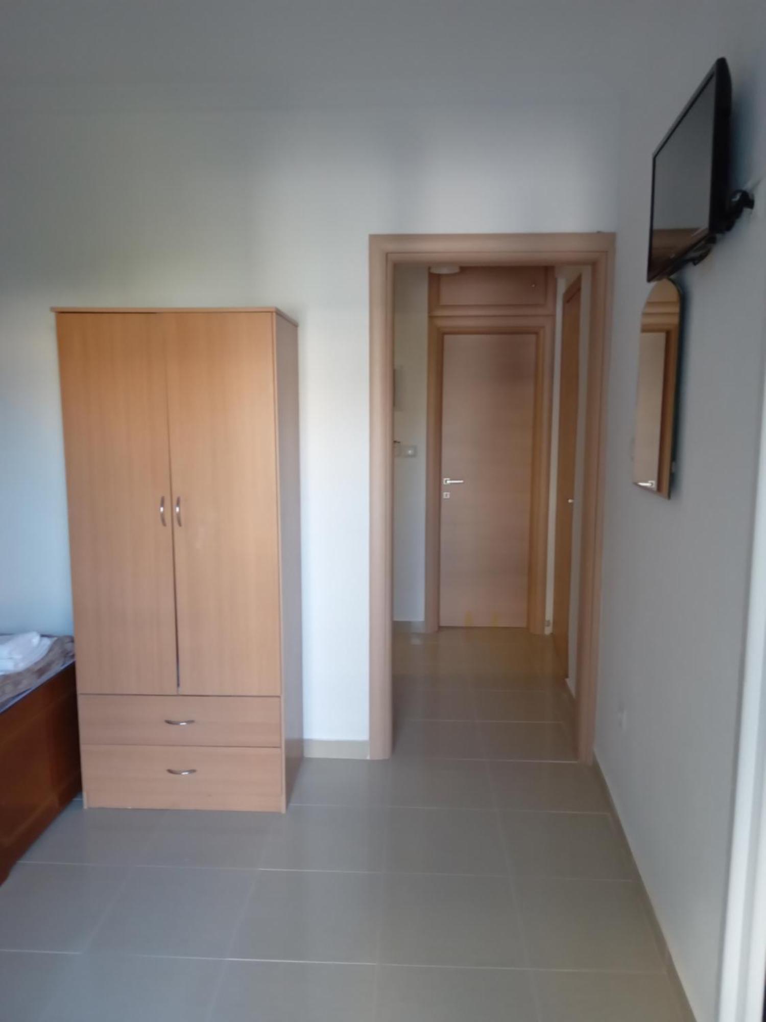 Leonidas Apartments Néa Péramos Bagian luar foto