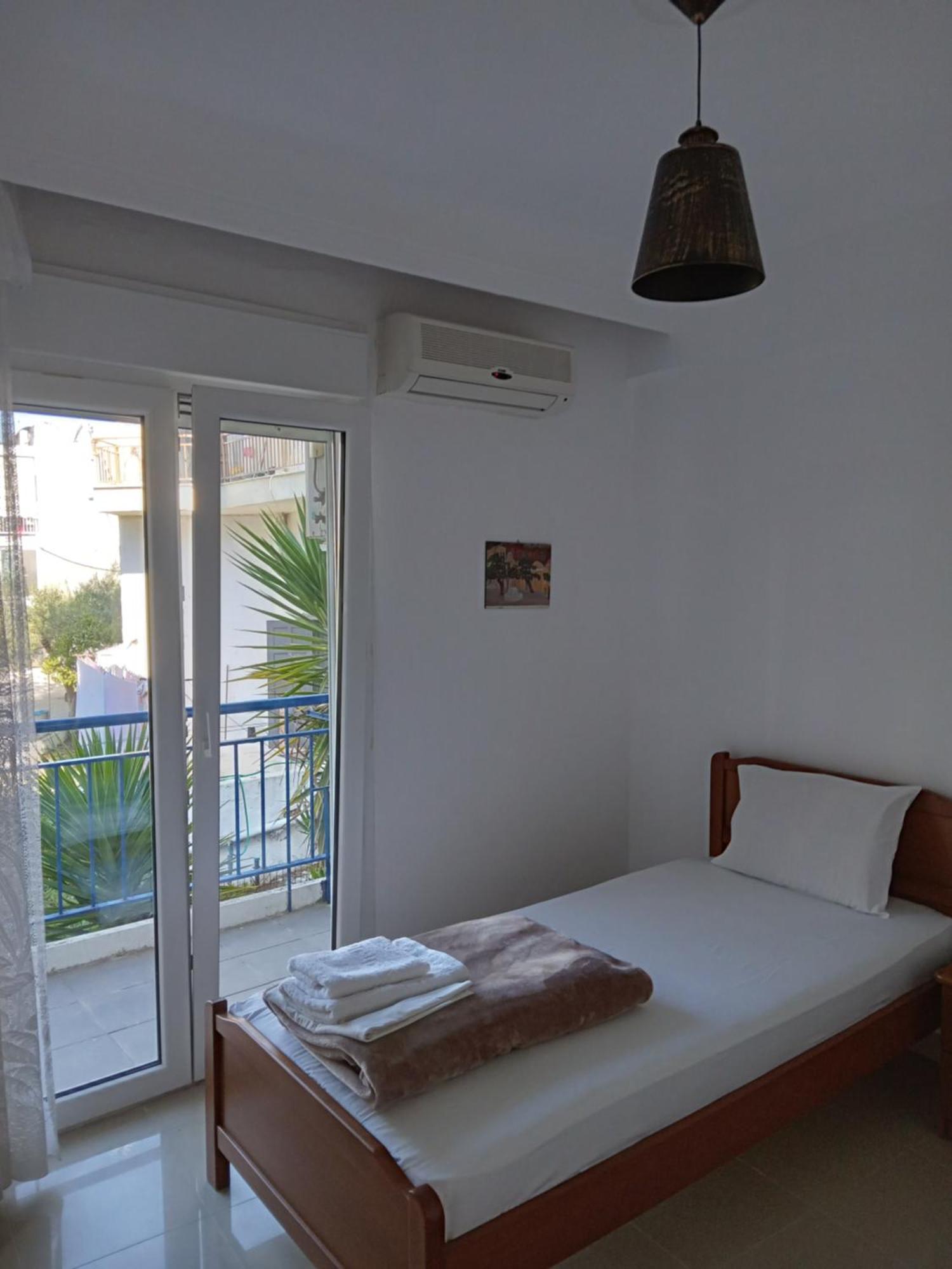 Leonidas Apartments Néa Péramos Bagian luar foto