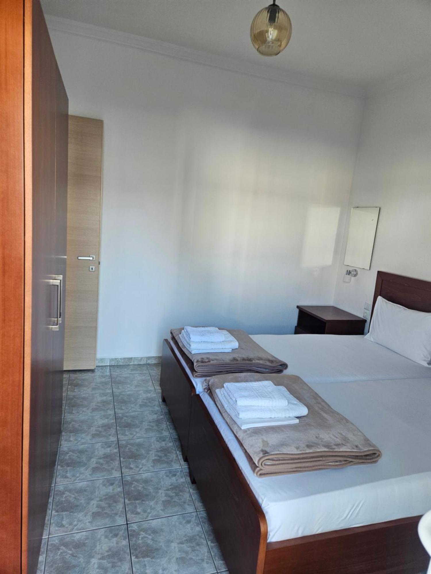 Leonidas Apartments Néa Péramos Ruang foto