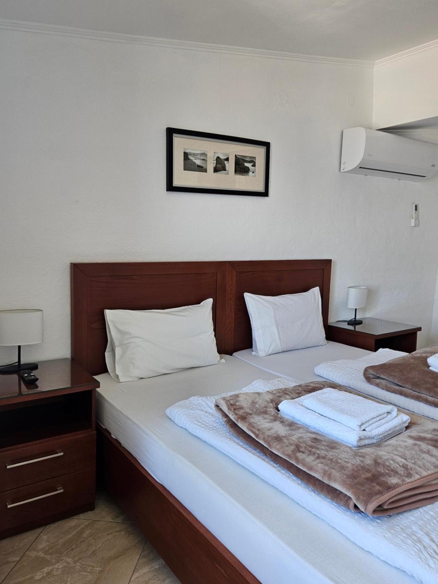 Leonidas Apartments Néa Péramos Bagian luar foto
