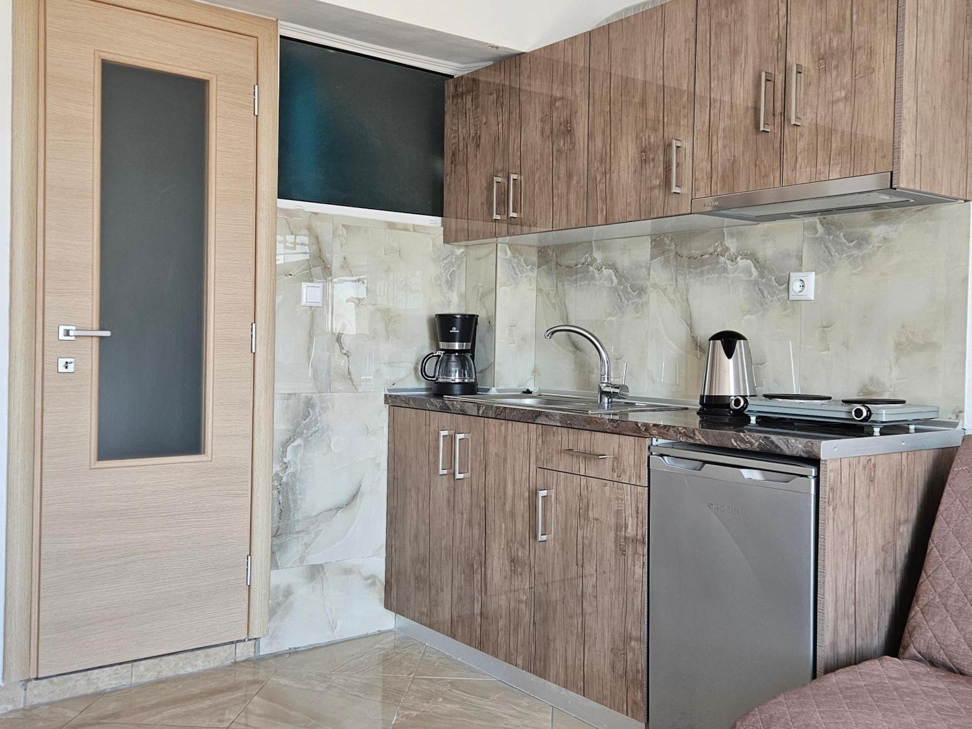 Leonidas Apartments Néa Péramos Bagian luar foto