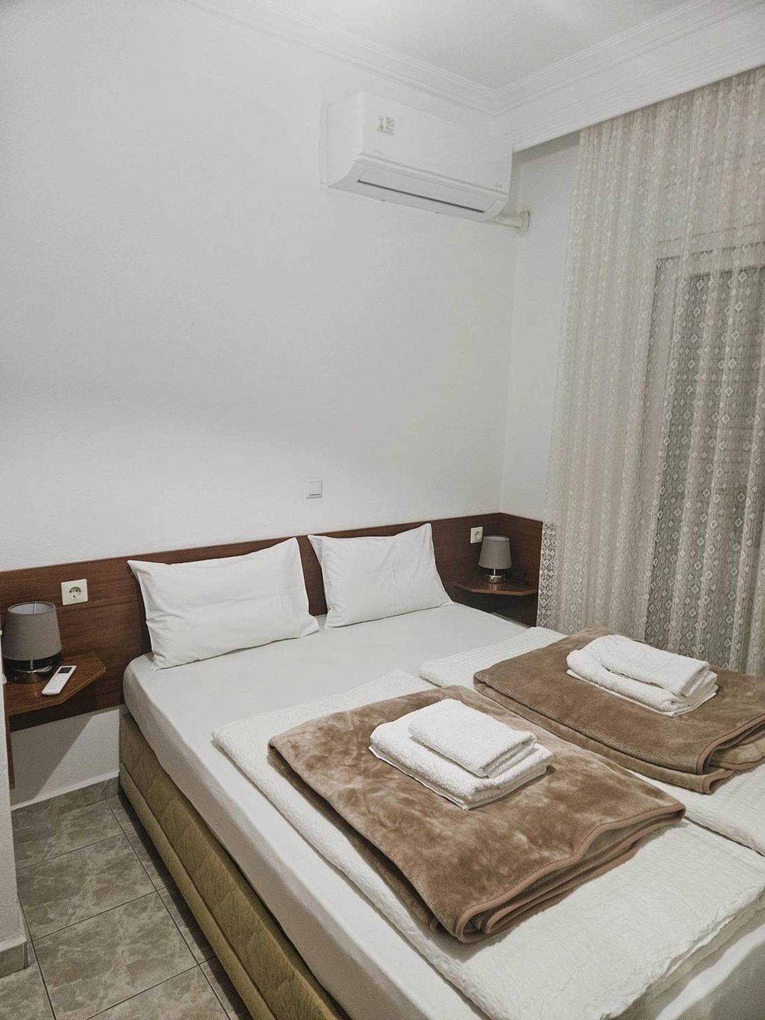 Leonidas Apartments Néa Péramos Bagian luar foto